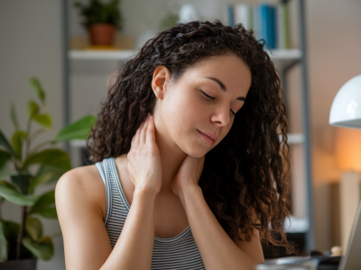 Routine de 8 minutes pour détendre la nuque et prévenir les douleurs liées au télétravail